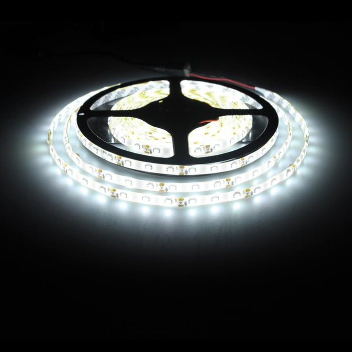 Whitenergy LED juosta atspari vandeniui 5m šalta balta/ LED 60vnt/m 4.8W/m 12V