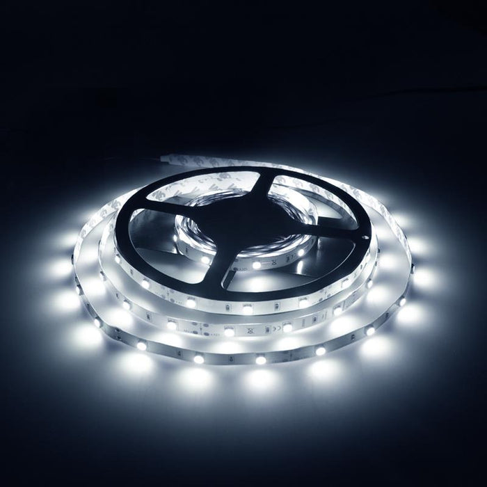 Whitenergy LED juosta 5m | 30vnt/m | 5050 | 7.2W/m | 12V DC | 6500K šalta balta