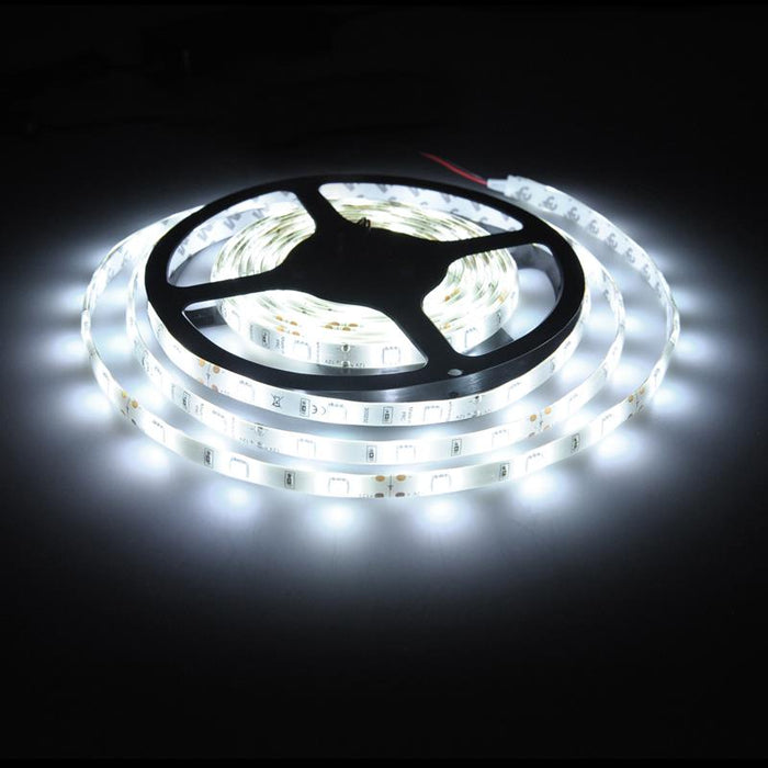 Whitenergy LED juosta atspari vandeniui 5m | 30vnt/m| 5050| 7.2W/m| šalta balta